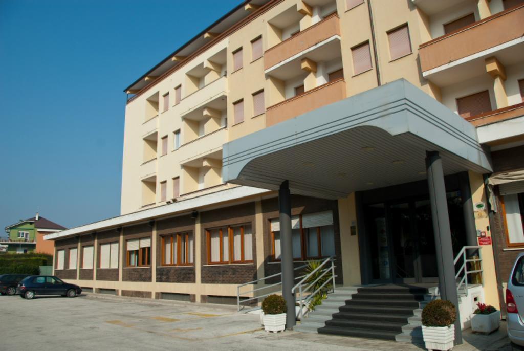 Hotel Touring Фальконара-Мариттима Экстерьер фото