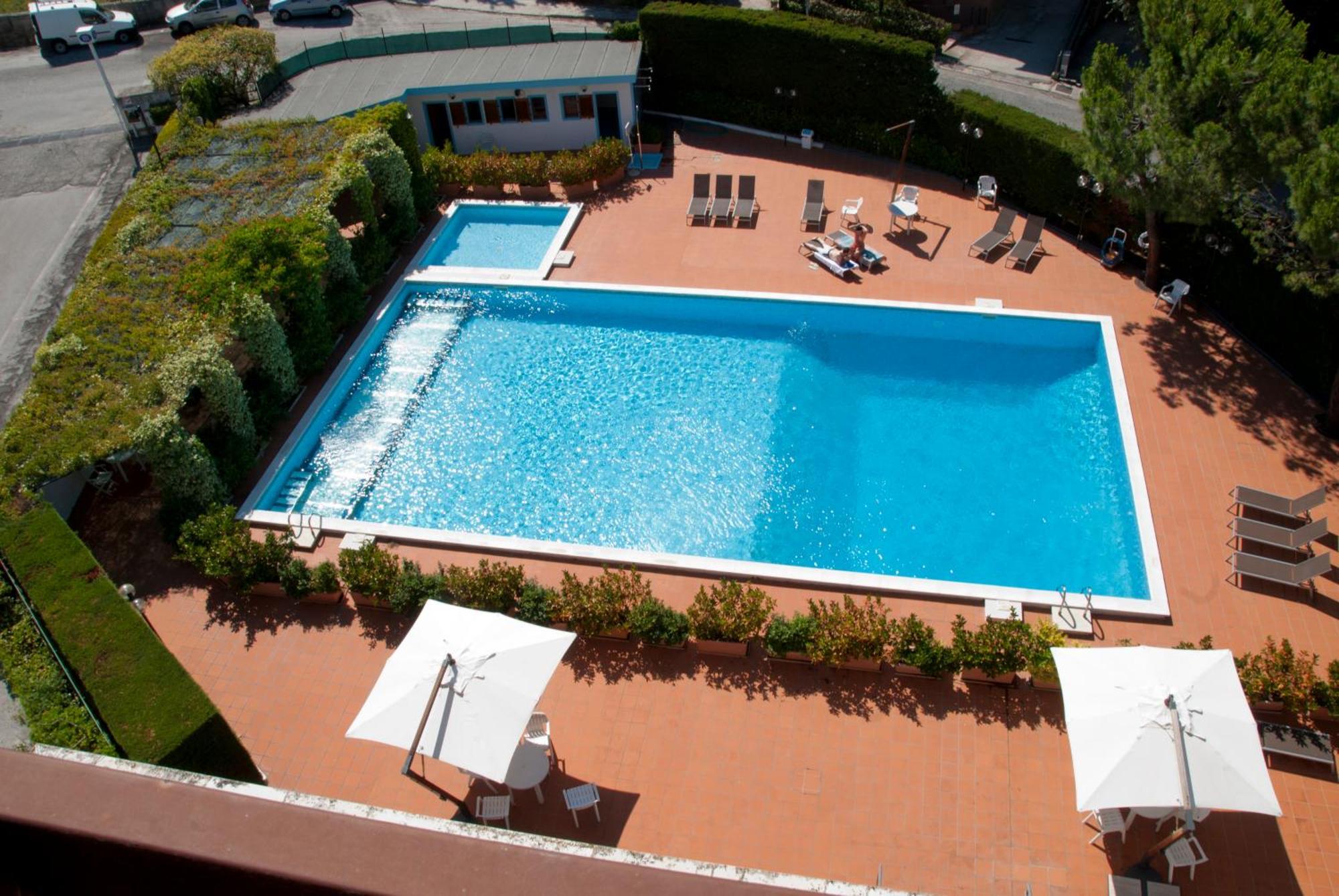 Hotel Touring Фальконара-Мариттима Экстерьер фото