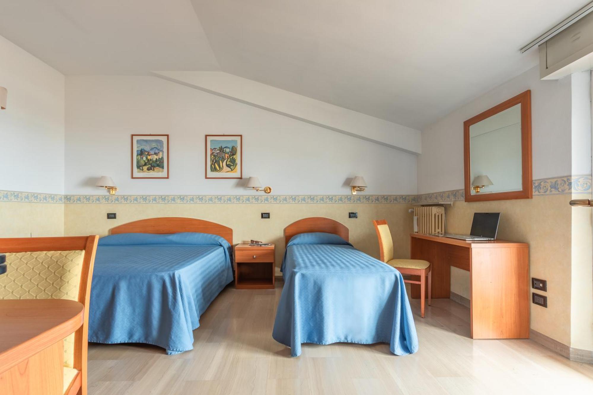 Hotel Touring Фальконара-Мариттима Экстерьер фото