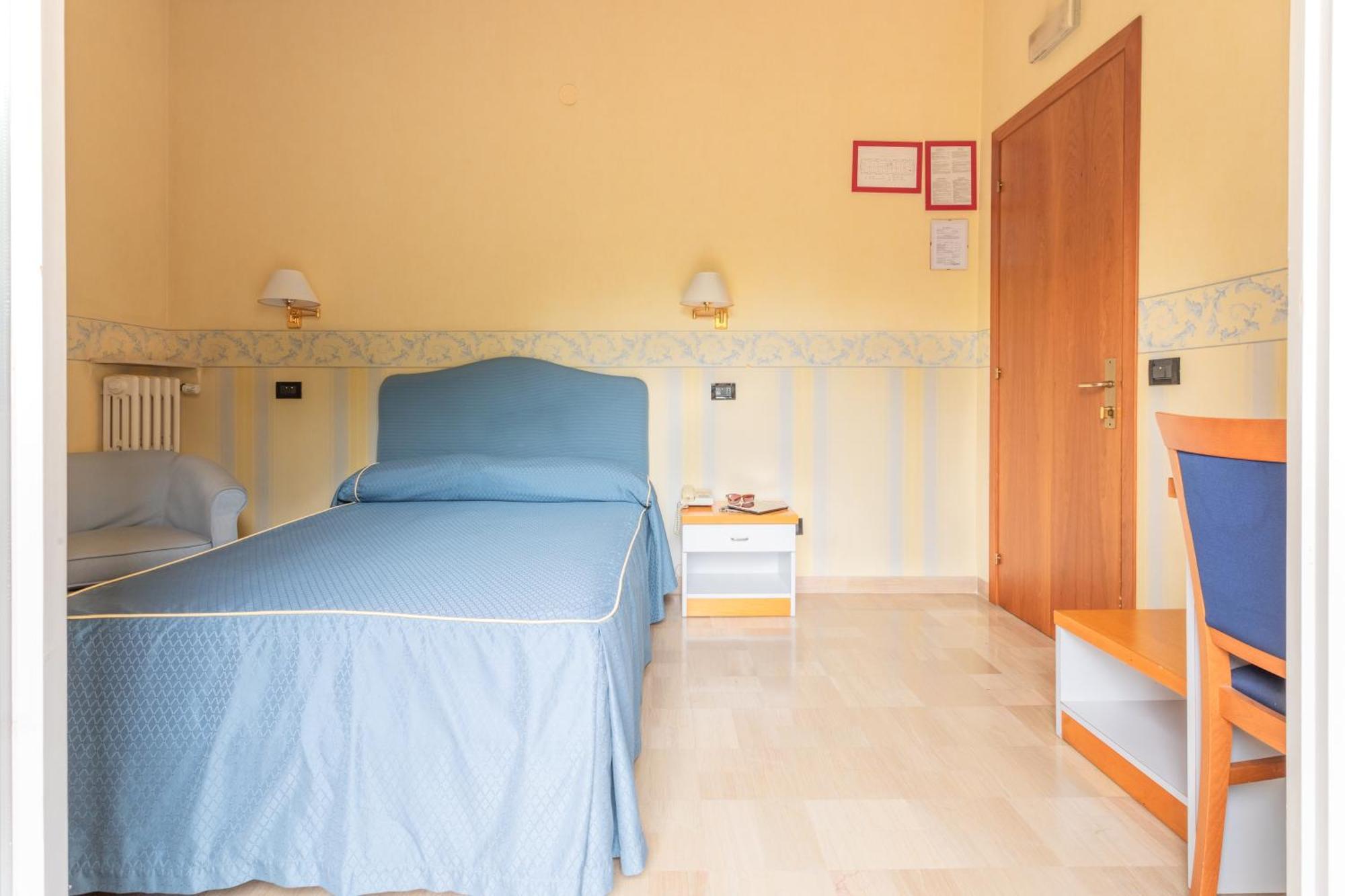 Hotel Touring Фальконара-Мариттима Экстерьер фото