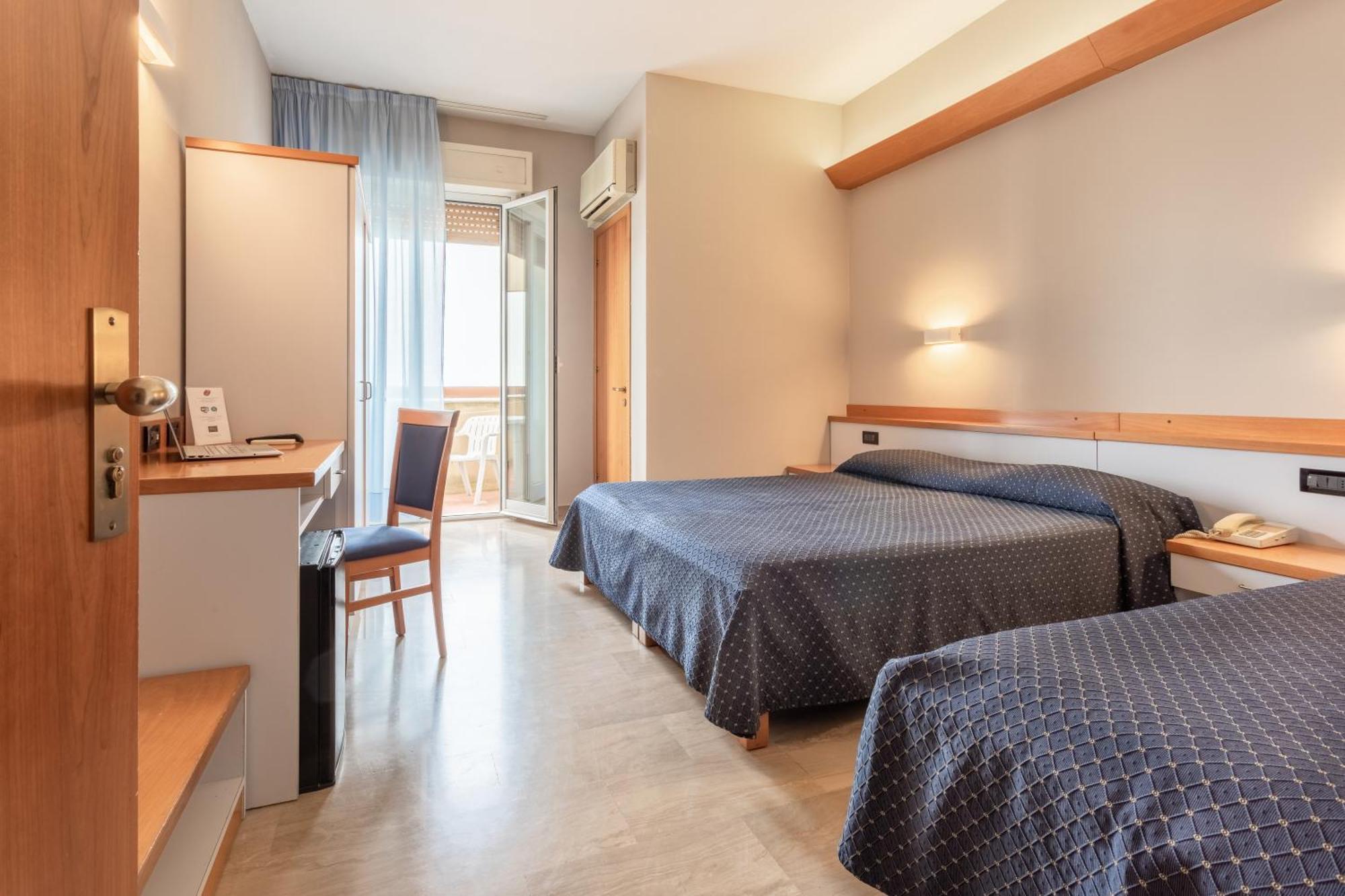 Hotel Touring Фальконара-Мариттима Экстерьер фото