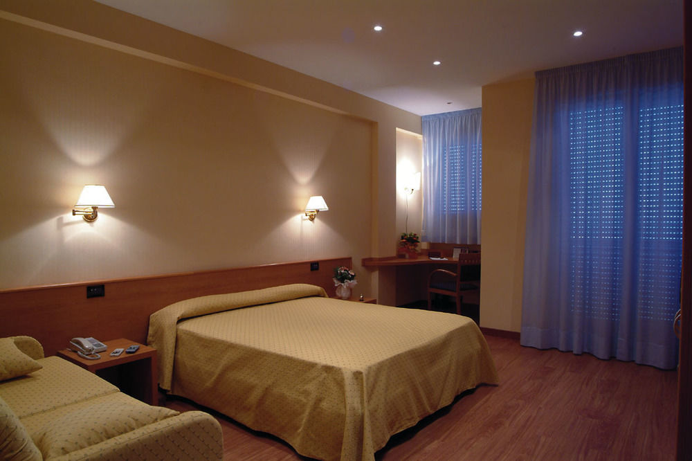 Hotel Touring Фальконара-Мариттима Экстерьер фото