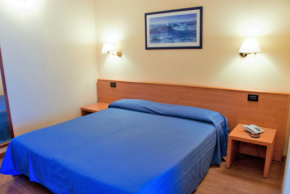 Hotel Touring Фальконара-Мариттима Экстерьер фото