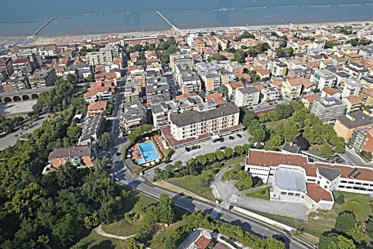 Hotel Touring Фальконара-Мариттима Экстерьер фото