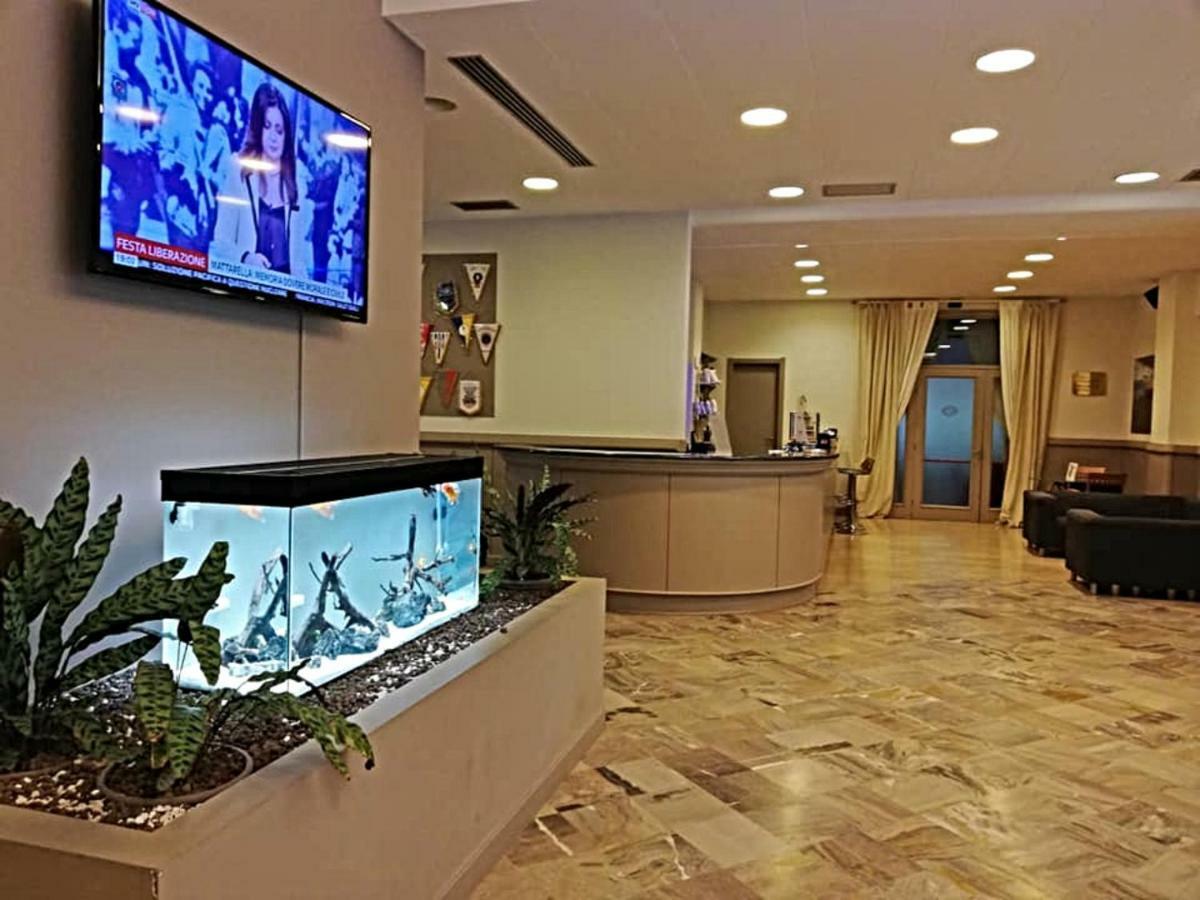 Hotel Touring Фальконара-Мариттима Экстерьер фото